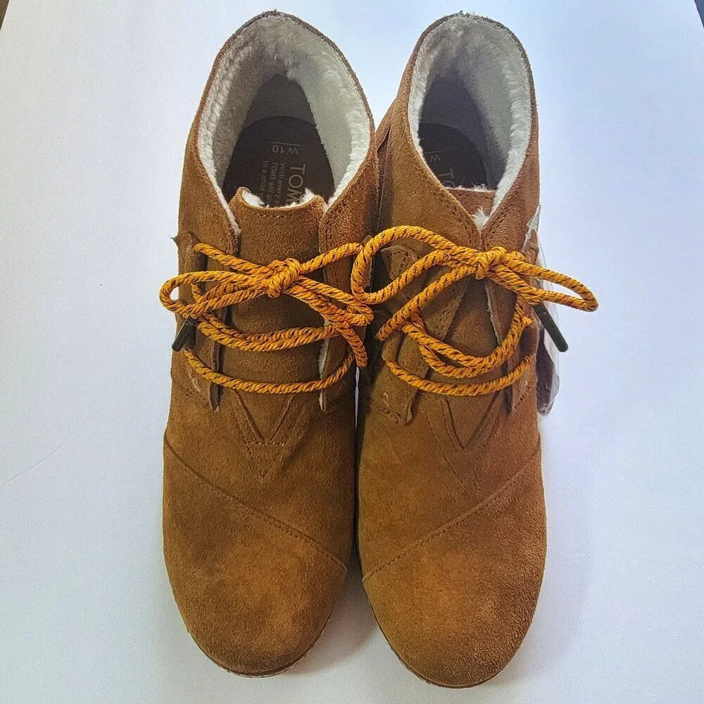 TOMS Desert Tan Suede Wedge Ankle Boots Women’s Size 10 Faux Fur Lined